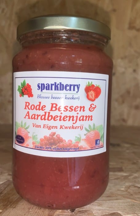 Rode bes aardbei jam
